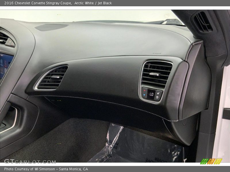 Arctic White / Jet Black 2016 Chevrolet Corvette Stingray Coupe