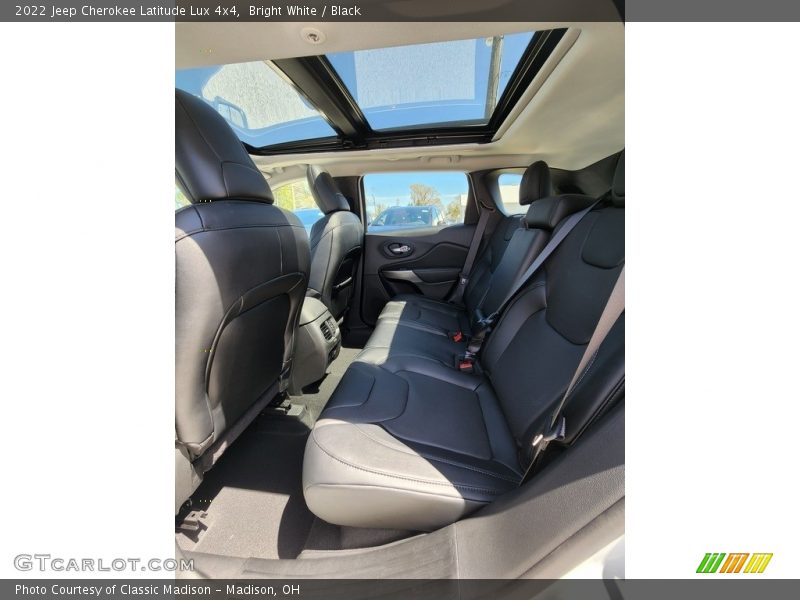 Bright White / Black 2022 Jeep Cherokee Latitude Lux 4x4