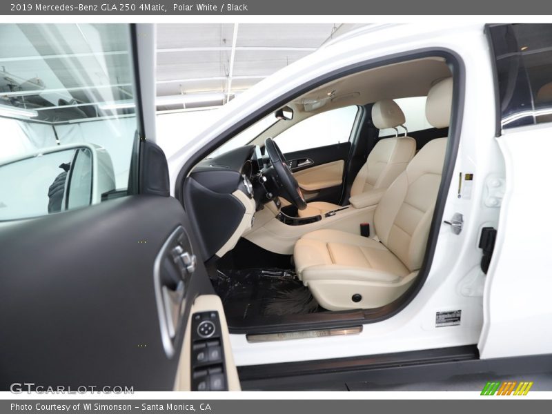 Polar White / Black 2019 Mercedes-Benz GLA 250 4Matic