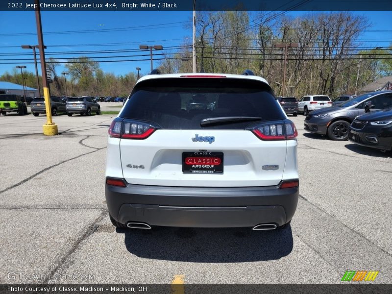 Bright White / Black 2022 Jeep Cherokee Latitude Lux 4x4