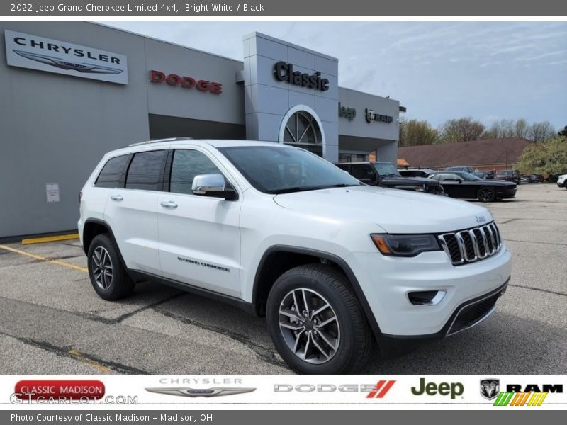 Bright White / Black 2022 Jeep Grand Cherokee Limited 4x4