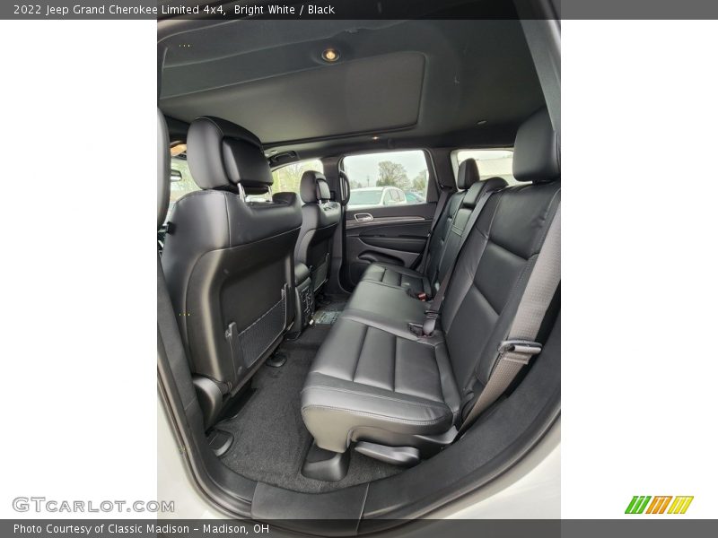 Bright White / Black 2022 Jeep Grand Cherokee Limited 4x4