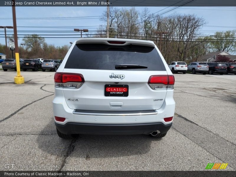 Bright White / Black 2022 Jeep Grand Cherokee Limited 4x4