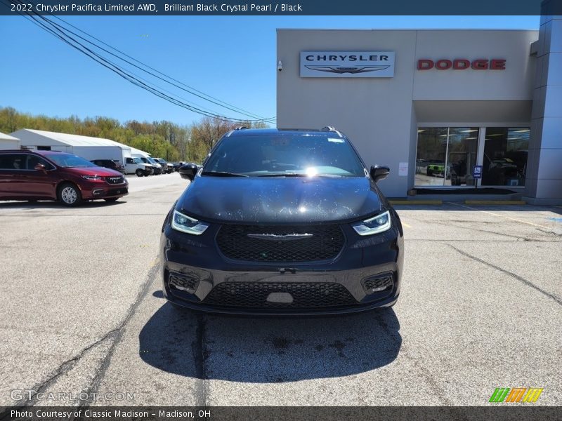 Brilliant Black Crystal Pearl / Black 2022 Chrysler Pacifica Limited AWD