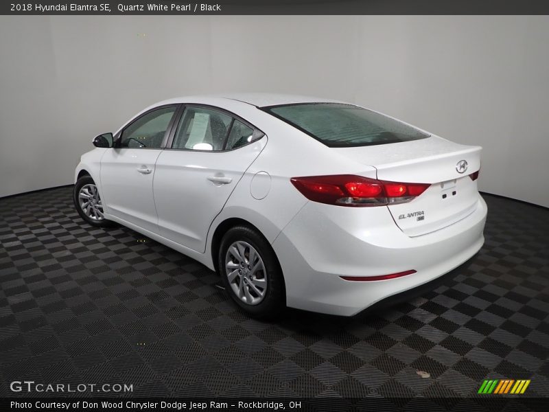 Quartz White Pearl / Black 2018 Hyundai Elantra SE