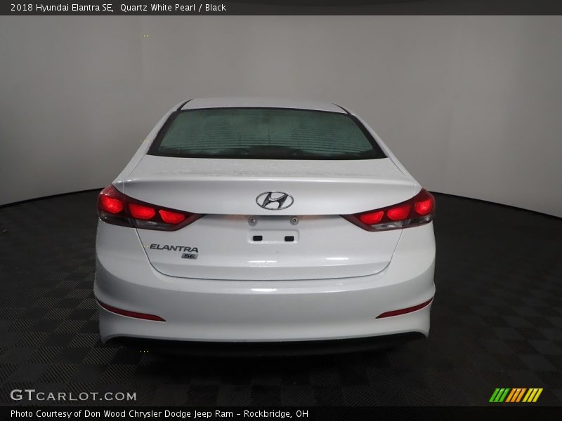 Quartz White Pearl / Black 2018 Hyundai Elantra SE