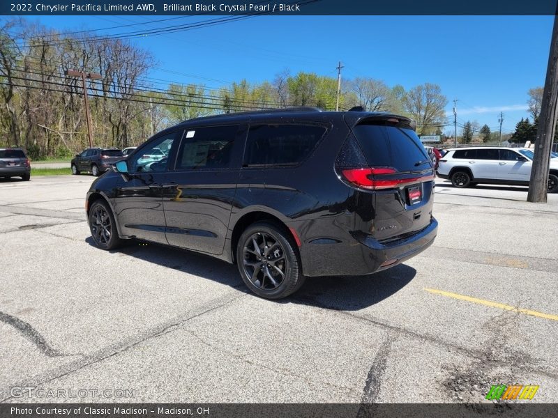 Brilliant Black Crystal Pearl / Black 2022 Chrysler Pacifica Limited AWD