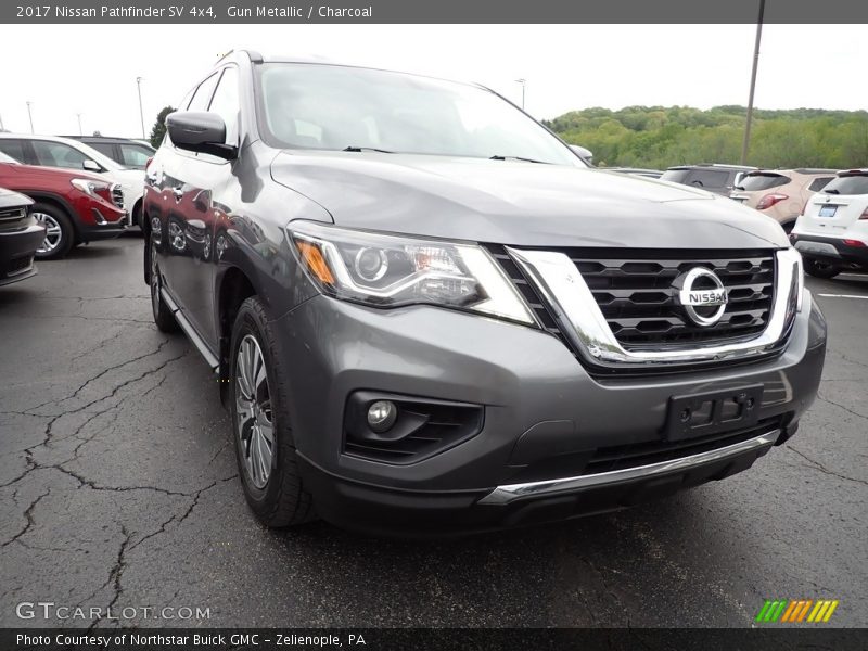 Gun Metallic / Charcoal 2017 Nissan Pathfinder SV 4x4