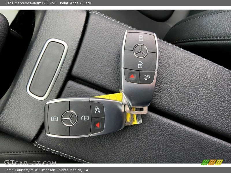 Polar White / Black 2021 Mercedes-Benz GLB 250