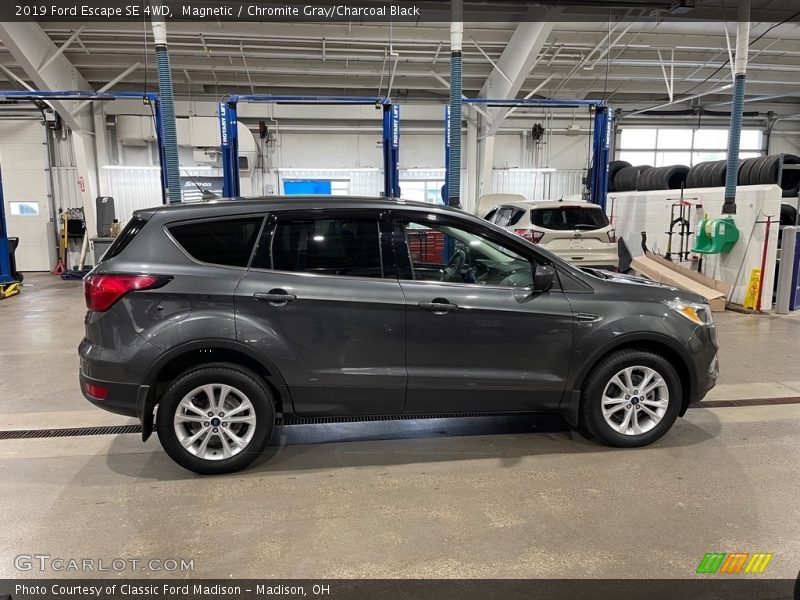 Magnetic / Chromite Gray/Charcoal Black 2019 Ford Escape SE 4WD