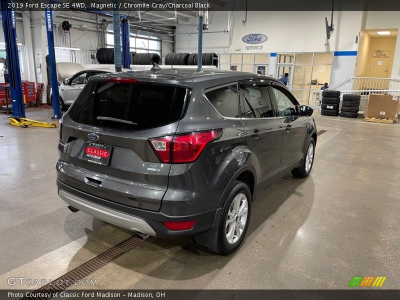 Magnetic / Chromite Gray/Charcoal Black 2019 Ford Escape SE 4WD