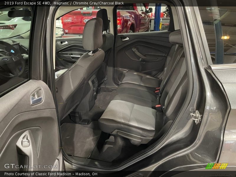 Magnetic / Chromite Gray/Charcoal Black 2019 Ford Escape SE 4WD