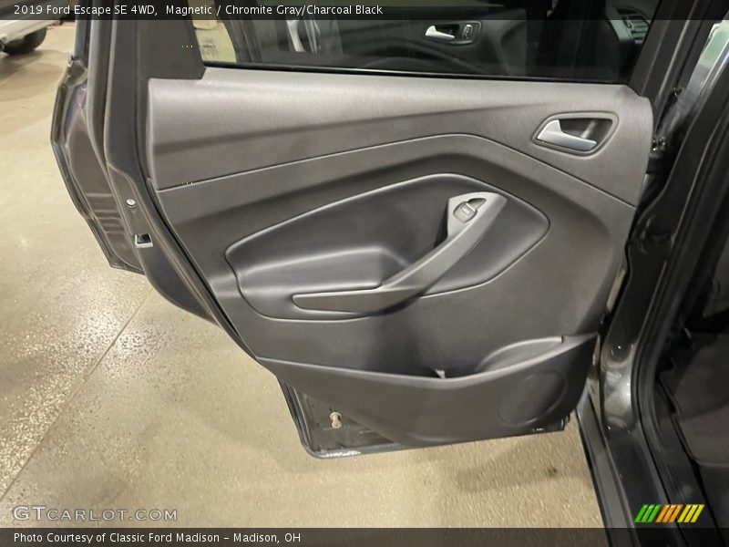 Magnetic / Chromite Gray/Charcoal Black 2019 Ford Escape SE 4WD