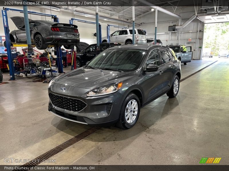 Magnetic Metallic / Dark Earth Gray 2020 Ford Escape SE 4WD