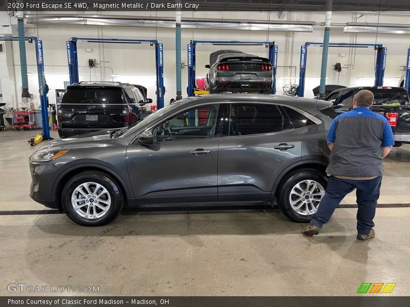 Magnetic Metallic / Dark Earth Gray 2020 Ford Escape SE 4WD
