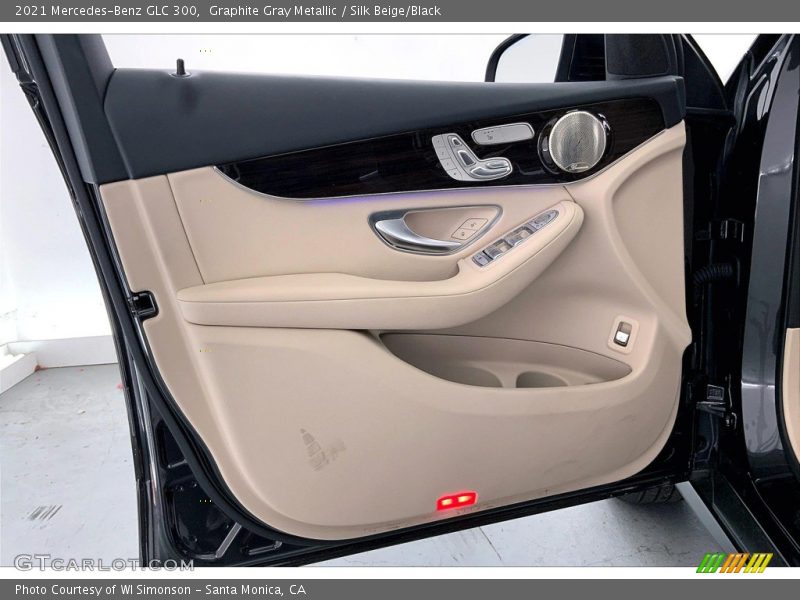 Graphite Gray Metallic / Silk Beige/Black 2021 Mercedes-Benz GLC 300