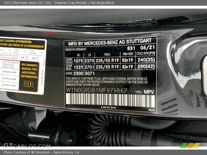 Graphite Gray Metallic / Silk Beige/Black 2021 Mercedes-Benz GLC 300