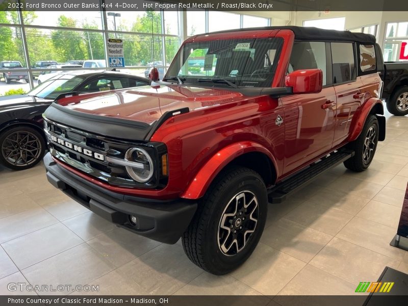 Front 3/4 View of 2022 Bronco Outer Banks 4x4 4-Door