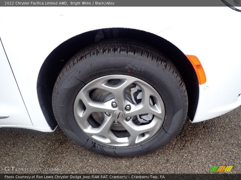  2022 Pacifica Limited AWD Wheel