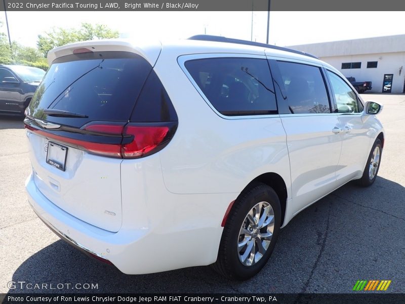 Bright White / Black/Alloy 2022 Chrysler Pacifica Touring L AWD