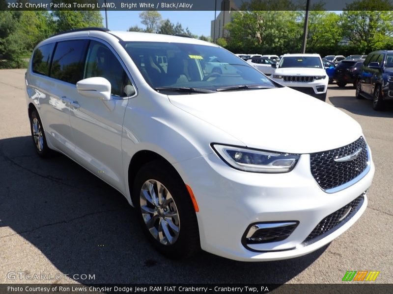 Bright White / Black/Alloy 2022 Chrysler Pacifica Touring L AWD