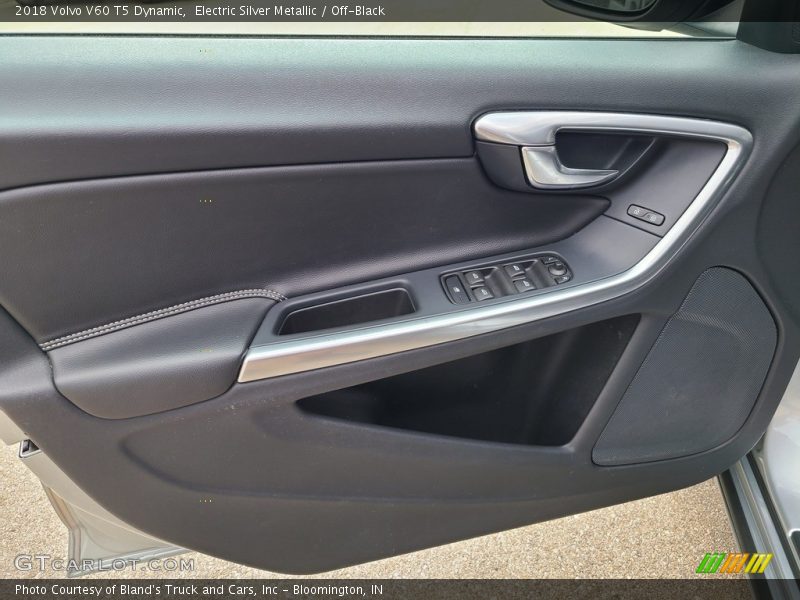 Electric Silver Metallic / Off-Black 2018 Volvo V60 T5 Dynamic