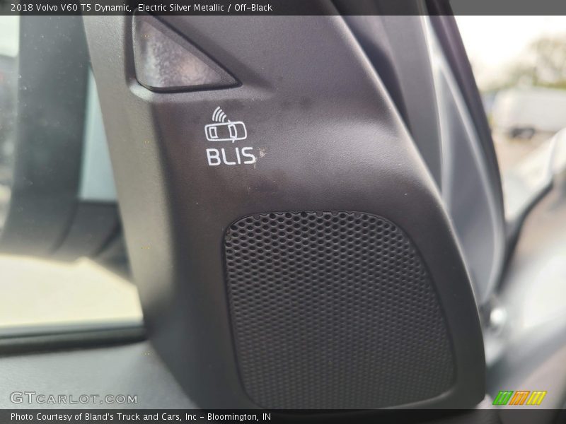 Electric Silver Metallic / Off-Black 2018 Volvo V60 T5 Dynamic