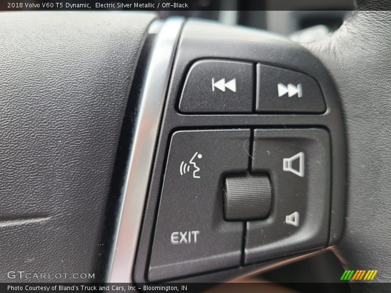 Electric Silver Metallic / Off-Black 2018 Volvo V60 T5 Dynamic