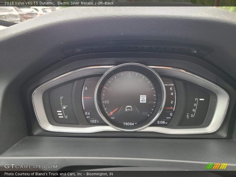 Electric Silver Metallic / Off-Black 2018 Volvo V60 T5 Dynamic