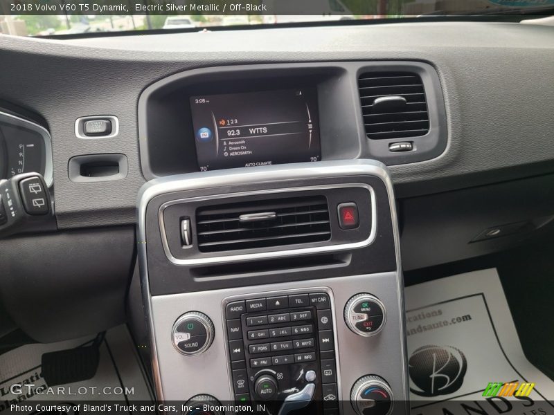 Electric Silver Metallic / Off-Black 2018 Volvo V60 T5 Dynamic