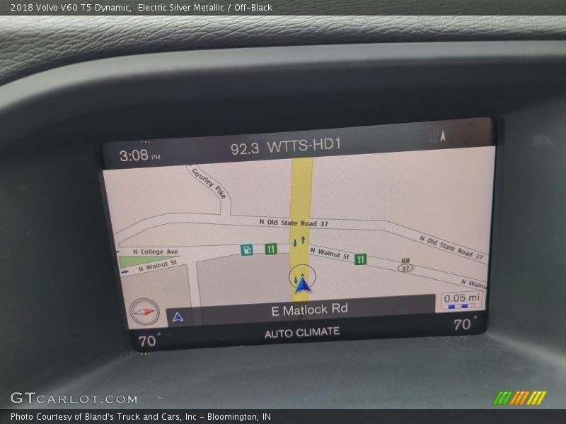 Electric Silver Metallic / Off-Black 2018 Volvo V60 T5 Dynamic