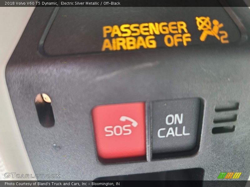 Electric Silver Metallic / Off-Black 2018 Volvo V60 T5 Dynamic