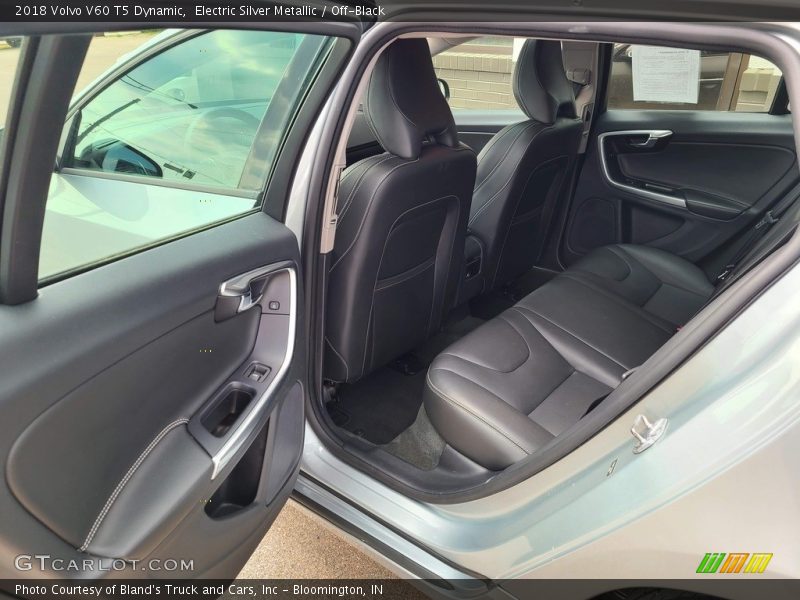 Electric Silver Metallic / Off-Black 2018 Volvo V60 T5 Dynamic