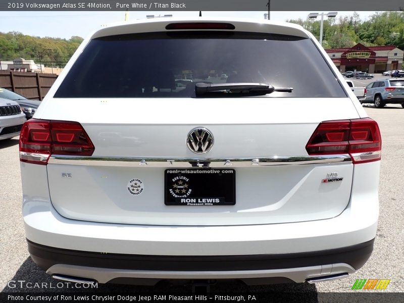 Pure White / Titan Black 2019 Volkswagen Atlas SE 4Motion