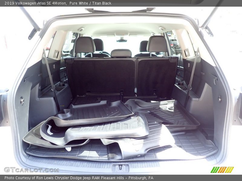 Pure White / Titan Black 2019 Volkswagen Atlas SE 4Motion