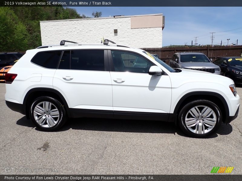 Pure White / Titan Black 2019 Volkswagen Atlas SE 4Motion