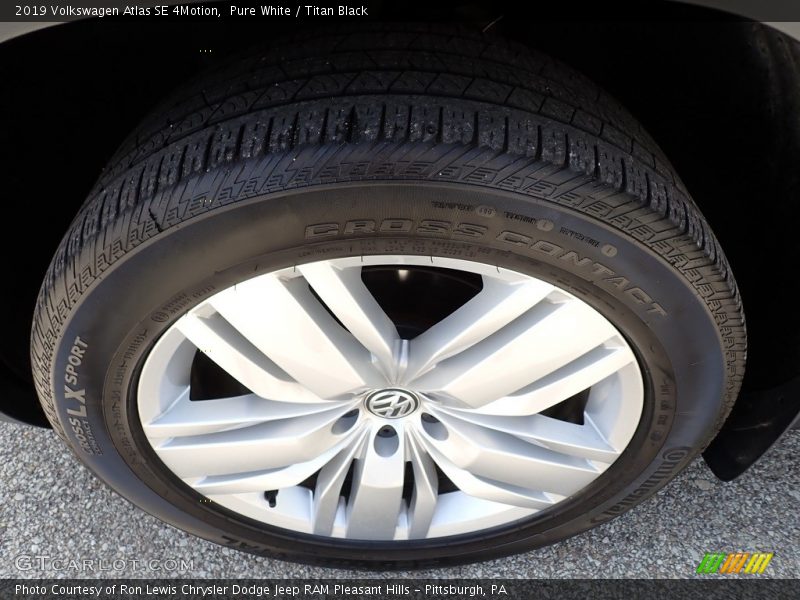 Pure White / Titan Black 2019 Volkswagen Atlas SE 4Motion