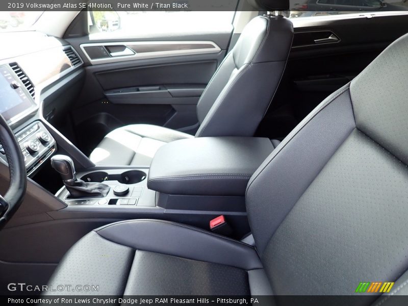 Pure White / Titan Black 2019 Volkswagen Atlas SE 4Motion
