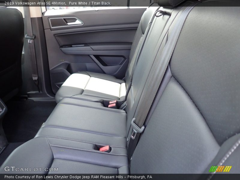 Pure White / Titan Black 2019 Volkswagen Atlas SE 4Motion