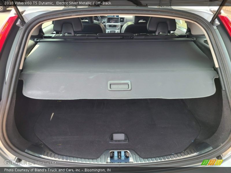 Electric Silver Metallic / Off-Black 2018 Volvo V60 T5 Dynamic