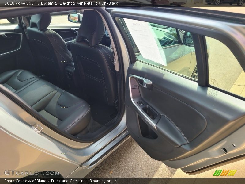 Electric Silver Metallic / Off-Black 2018 Volvo V60 T5 Dynamic