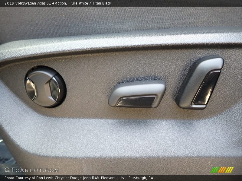 Pure White / Titan Black 2019 Volkswagen Atlas SE 4Motion