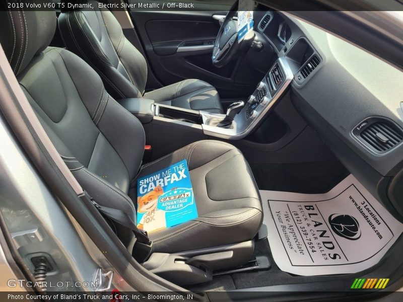 Electric Silver Metallic / Off-Black 2018 Volvo V60 T5 Dynamic