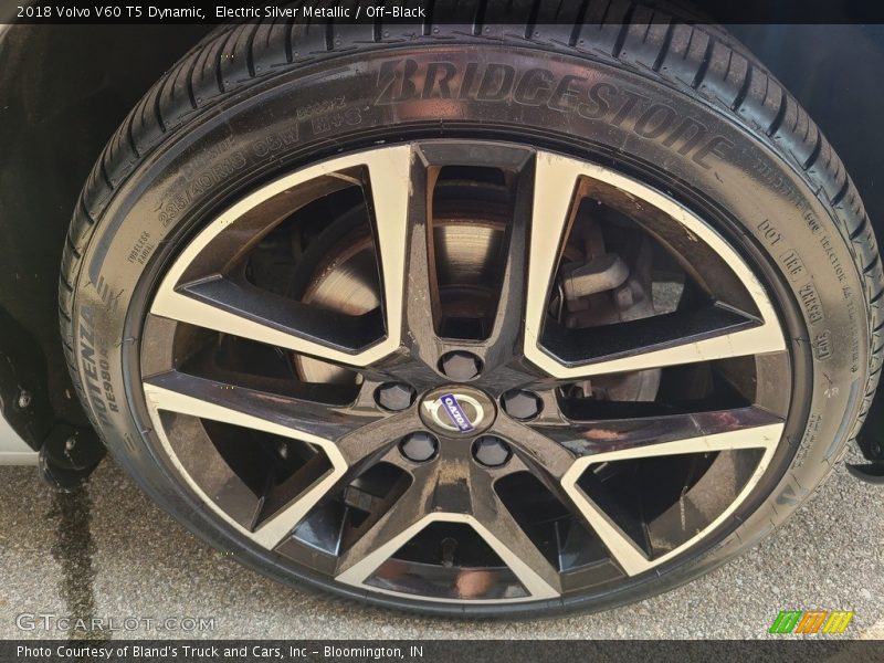 Electric Silver Metallic / Off-Black 2018 Volvo V60 T5 Dynamic