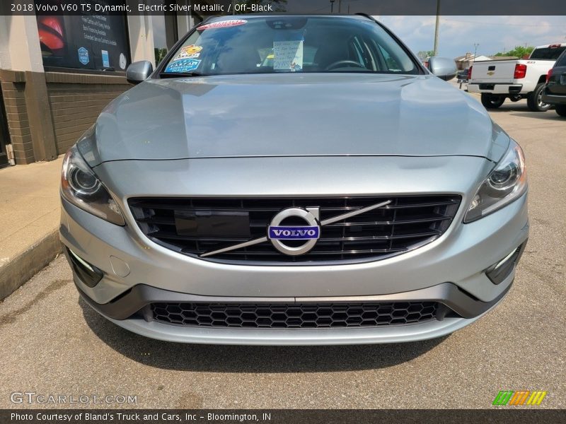 Electric Silver Metallic / Off-Black 2018 Volvo V60 T5 Dynamic