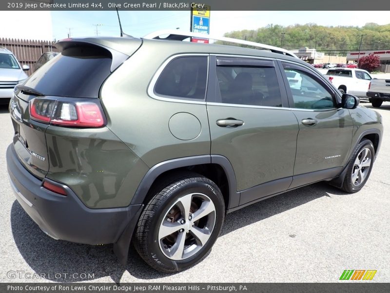 Olive Green Pearl / Black/Ski Grey 2019 Jeep Cherokee Limited 4x4