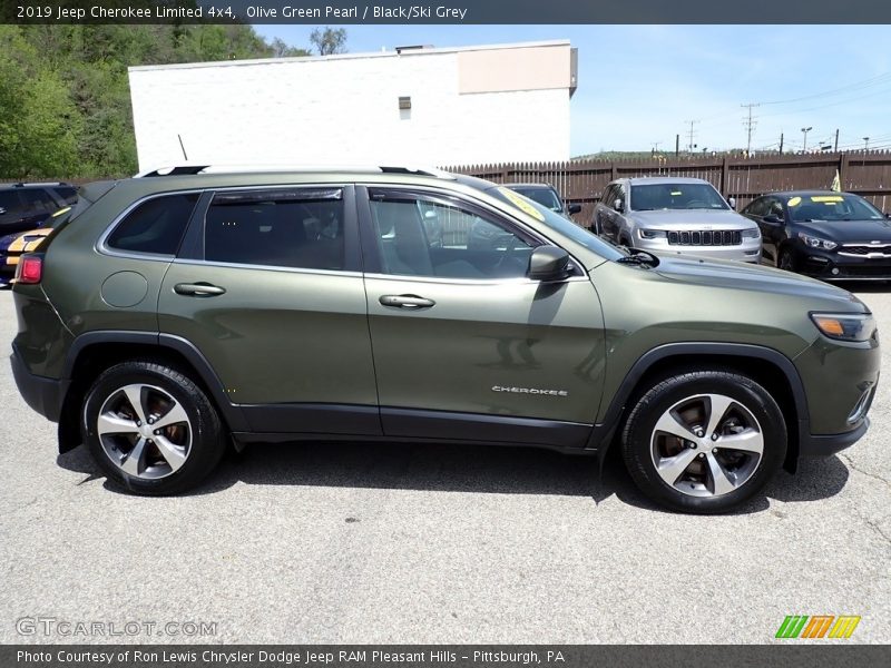 Olive Green Pearl / Black/Ski Grey 2019 Jeep Cherokee Limited 4x4