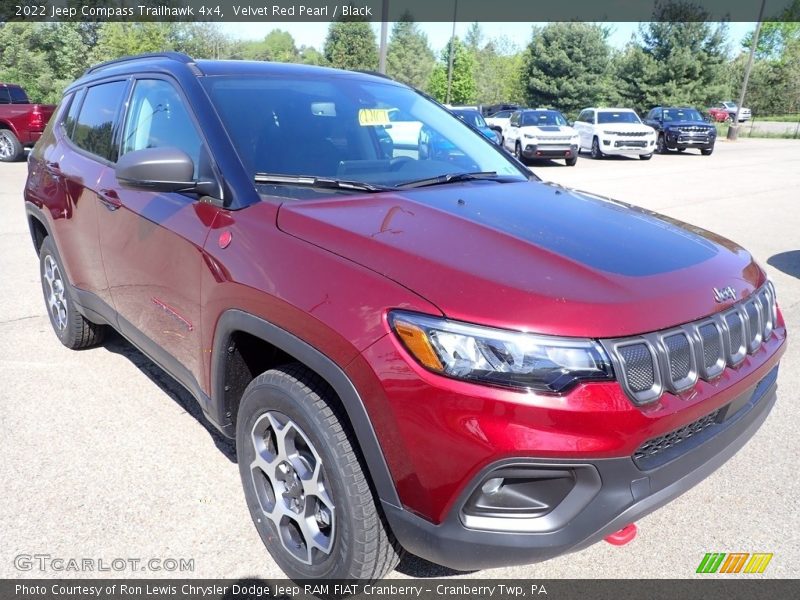 Front 3/4 View of 2022 Compass Trailhawk 4x4