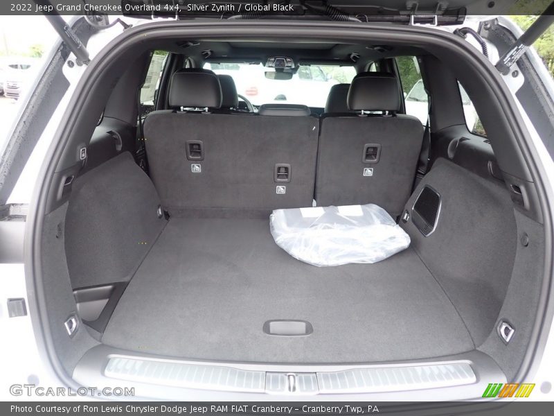  2022 Grand Cherokee Overland 4x4 Trunk
