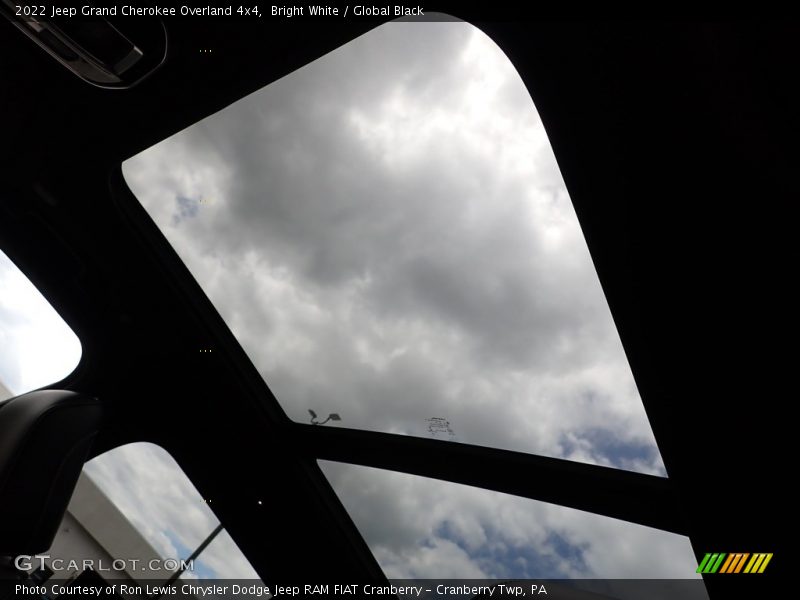 Bright White / Global Black 2022 Jeep Grand Cherokee Overland 4x4
